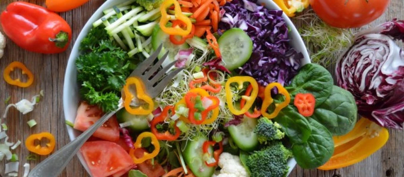 Αυτά είναι τα επτά τρόφιμα που μπορούν να σας ξεδιψάσουν όταν νιώθετε αφυδατωμένοι